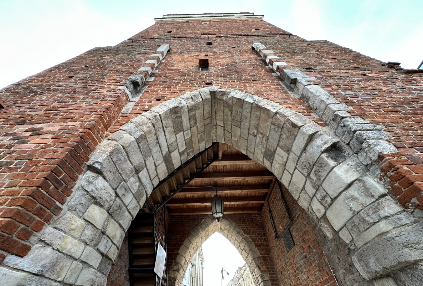 Przewodnik Sandomierz. Brama Opatowska w Sandomierzu